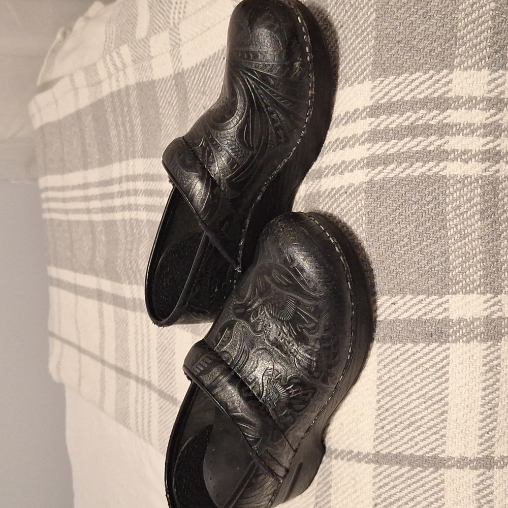 Dansko Black Leather shoes. Size 37 US size 6.5 to 7. Original cost $130
